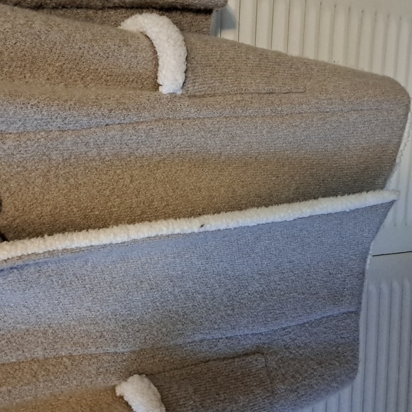 Sz XS (Fits to M) Lovely tan sweater coat w cream collar/ fold down hood & cuffs - Picture 5 of 8